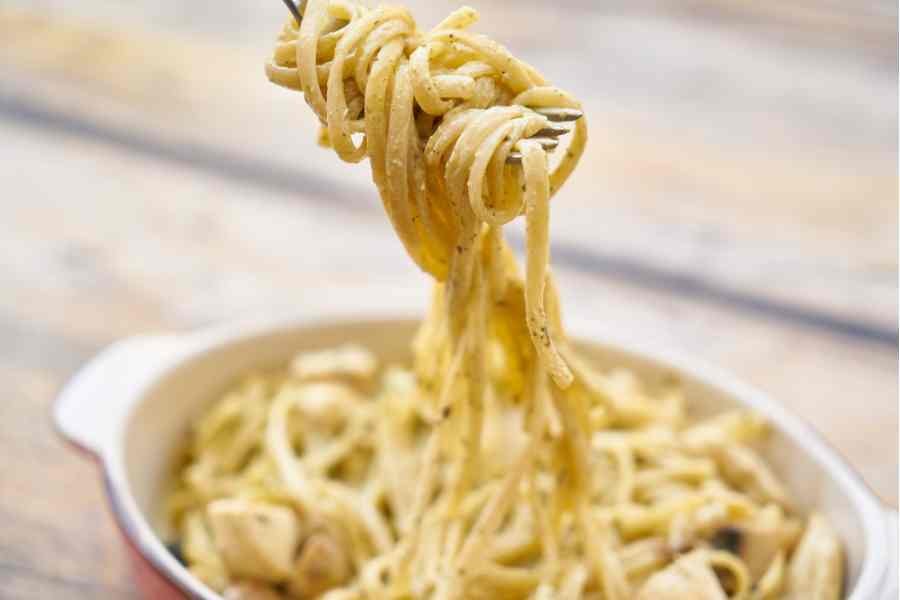 gotowanie makaronu na spaghetti carbonara