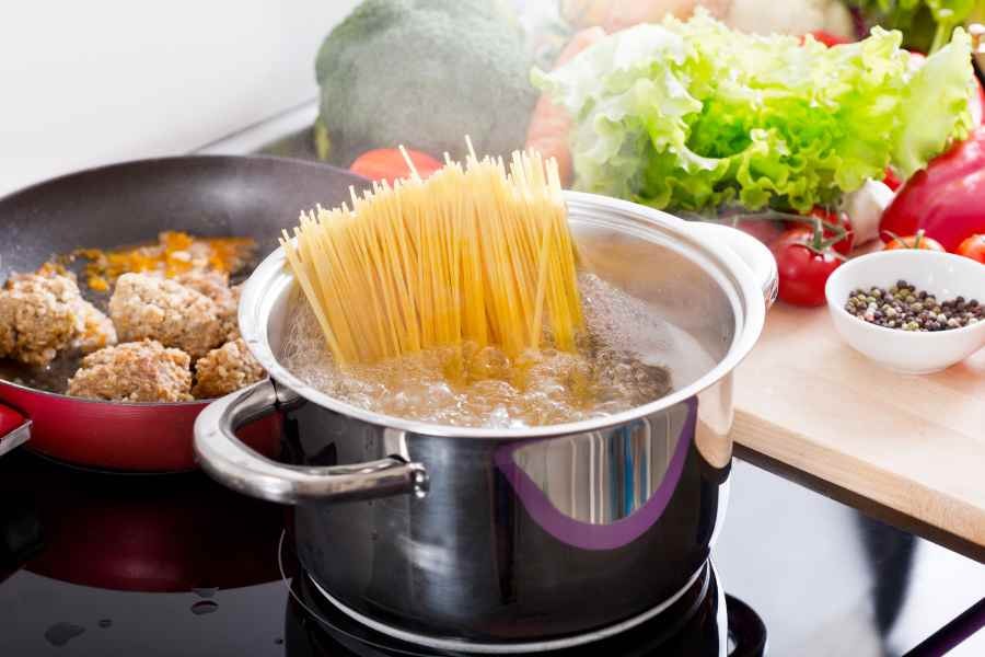 gotowanie spaghetti