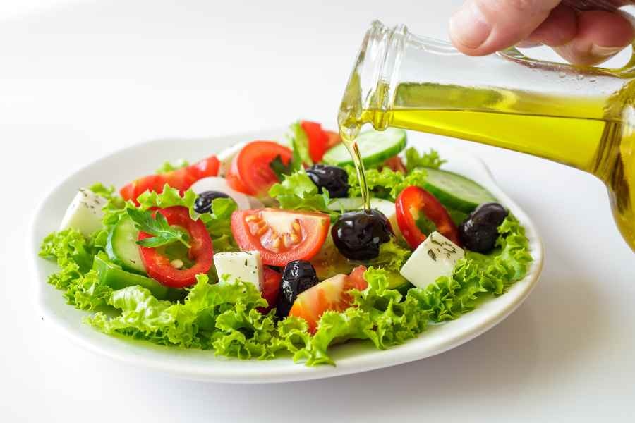 oliwa z oliwek do sałatki
