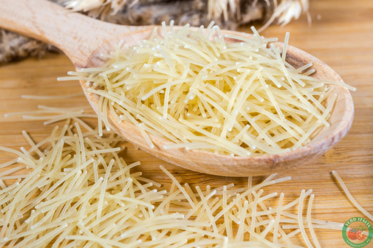 co zrobić z ugotowanym makaronem nitki